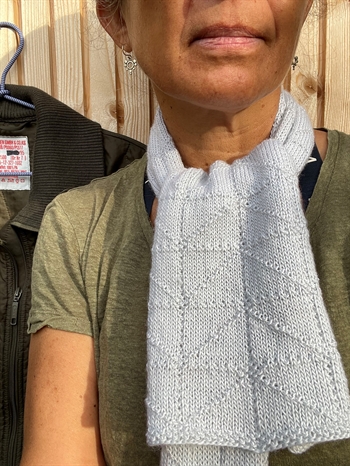 SPRING SCARF designet af Inga Walløe for Sommerfuglen